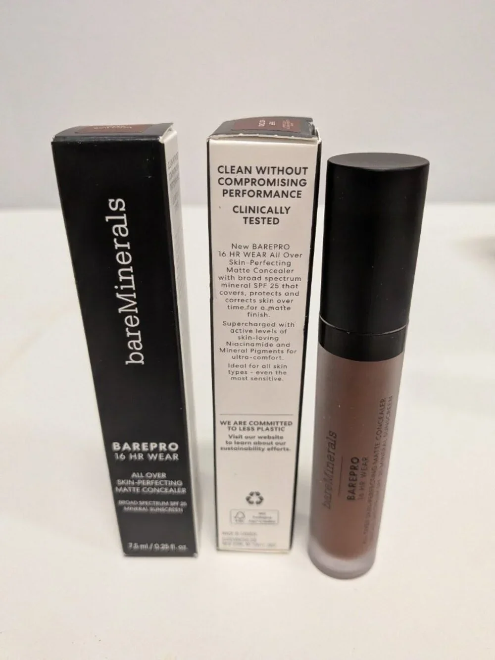 2 Bare Minerals BAREPRO® 16HR All Over Skin-Perfecting Matte Concealer
